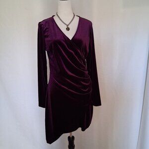 Shein Woman's long sleeve wrap velvet bodycon dress. V neck. SIZE M